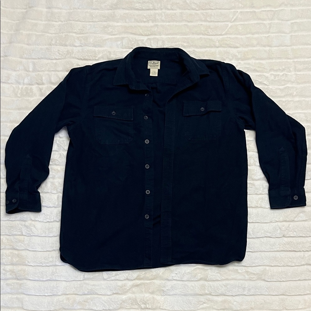 L.L. Bean Men's Navy Casual Button Down Shirt